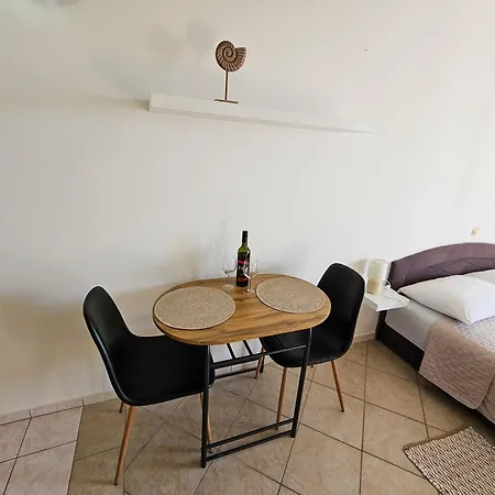 Mira 2 Baška