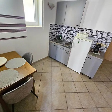 Mira 2 Apartamento Baška