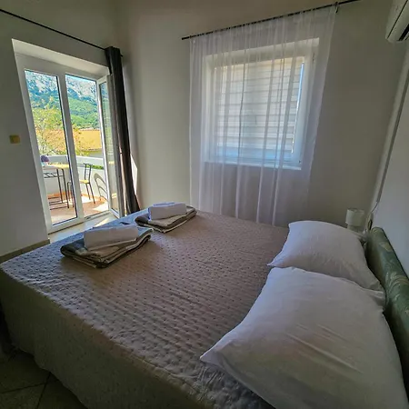 Mira 2 Baška
