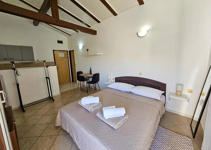Appartement Mira 2 *